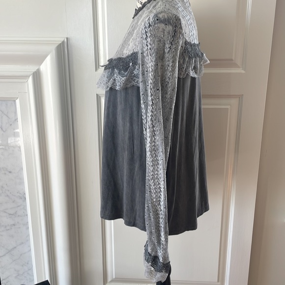 Vici Smoky Mountain Rain Lace Contrast Top - Picture 6 of 12